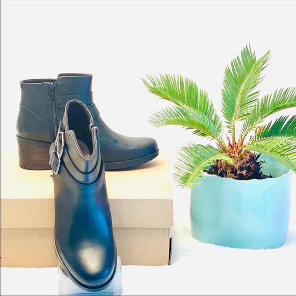 clarks hollis pearl boots